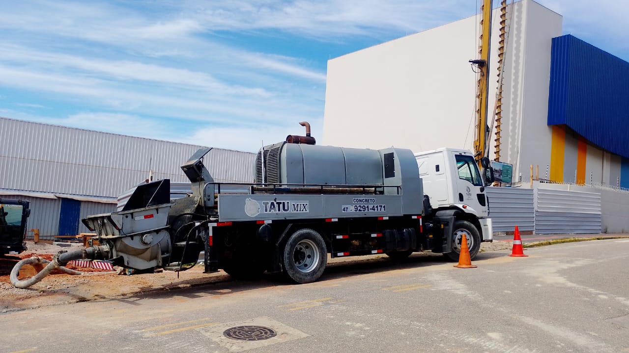 Locação de bomba de concreto para obras de qualquer porte
